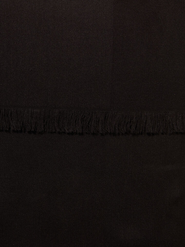 Black stole - null - Black | Sisley image number 2